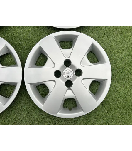 Toyota gyári 15" dísztárcsa 3
