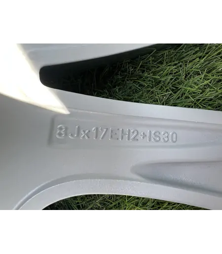 5x120 17" Bmw F10 F11 gyári alufelni 8Jx17h2 ET30 7