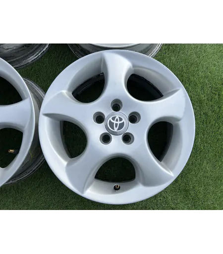 5x100 15" Toyota gyári alufelni 6Jx15h2 ET39 3
