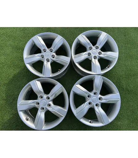 5x114.3 17" Hyundai gyári alufelni 7Jx17h2 ET47