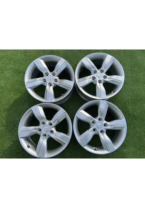 5x114.3 17" Hyundai gyári alufelni 7Jx17h2 ET47