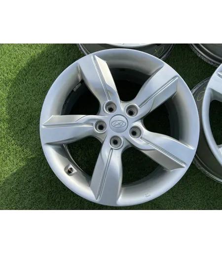 5x114.3 17" Hyundai gyári alufelni 7Jx17h2 ET47 2
