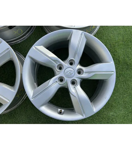 5x114.3 17" Hyundai gyári alufelni 7Jx17h2 ET47 3