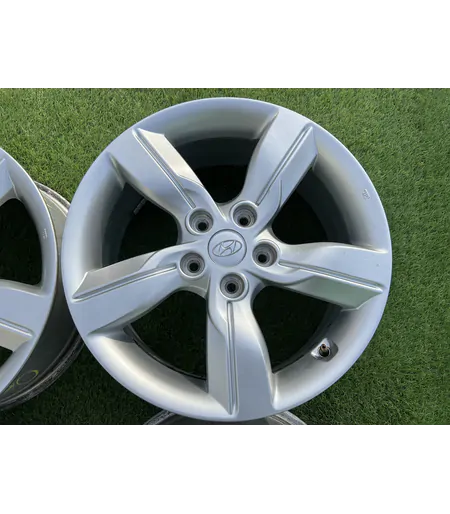 5x114.3 17" Hyundai gyári alufelni 7Jx17h2 ET47 4