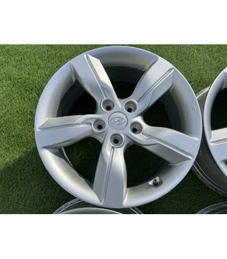 5x114.3 17" Hyundai gyári alufelni 7Jx17h2 ET47 5