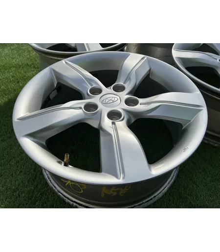 5x114.3 17" Hyundai gyári alufelni 7Jx17h2 ET47 6