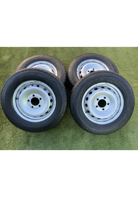 5x130 16" Renault Master gyári lemezfelni 225/65 R16C újszerű nyári gumikkal