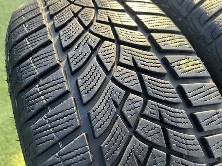 215/55 R17 Goodyear Ultra Grip Performance téli gumi 7mm 2