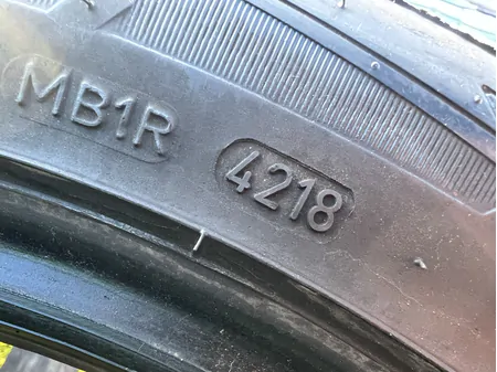 215/55 R17 Goodyear Ultra Grip Performance téli gumi 7mm 6