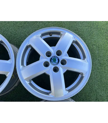 5x100 15" Skoda gyári alufelni 6Jx15h2 ET38 4