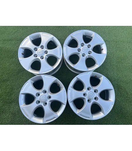 5x114.3 16" Kia gyári alufelni 6Jx16h2 ET51