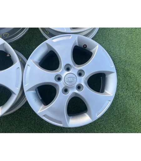 5x114.3 16" Kia gyári alufelni 6Jx16h2 ET51 2