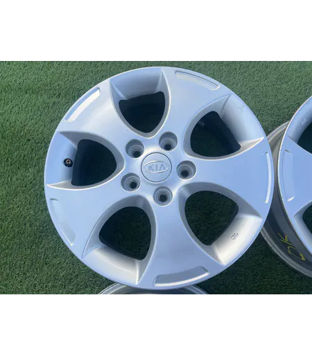 5x114.3 16" Kia gyári alufelni 6Jx16h2 ET51 4