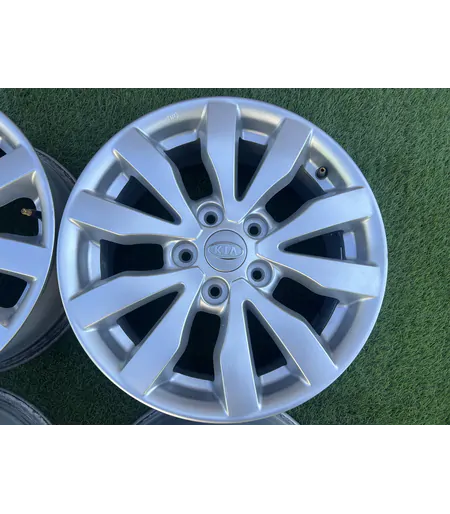 5x114.3 16" Kia gyári alufelni 6,5Jx16h2 ET41 4