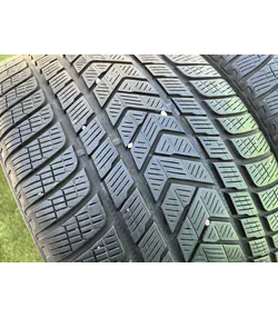 305/40 R20 Pirelli Scorpion téli gumi 5mm 2