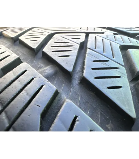 305/40 R20 Pirelli Scorpion téli gumi 5mm 4