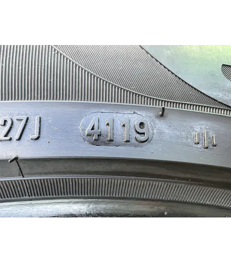 305/40 R20 Pirelli Scorpion téli gumi 5mm - Mobil Gumis 7