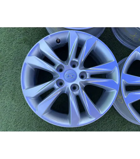 5x114.3 16" Hyundai gyári alufelni 6Jx16h2 ET50 2