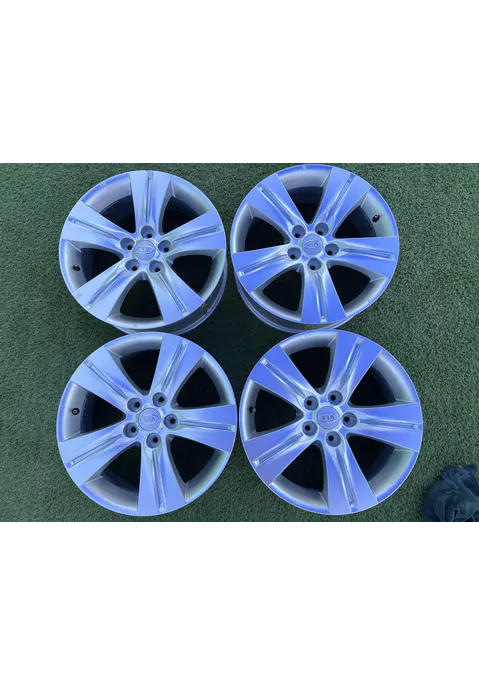 5x114.3 17" Kia gyári alufelni 6,5Jx17h2 ET35