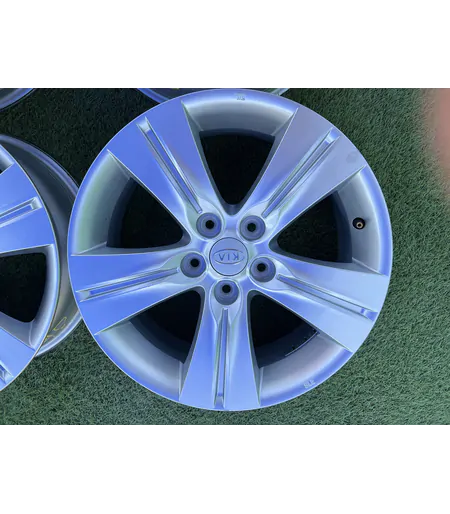 5x114.3 17" Kia gyári alufelni 6,5Jx17h2 ET35 5