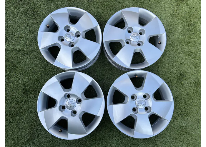4x100 14" Toyota gyári alufelni 4,5Jx14h2 ET39 alapértelmezett kép