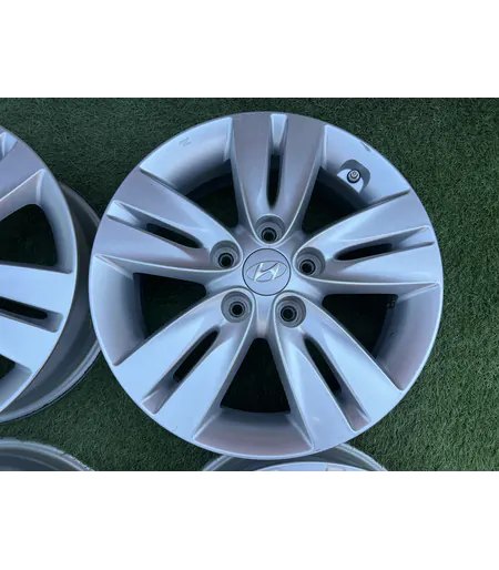 5x114.3 16" Hyundai gyári alufelni + TPMS szenzor 6Jx16h2 ET51 4