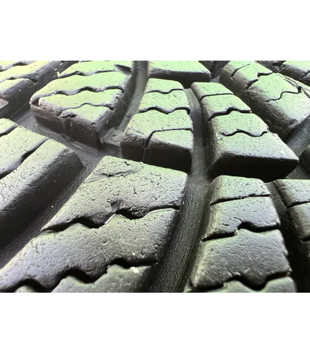 185/65 R15 Goodyear Ultra Grip 9 téli gumi 6mm 4
