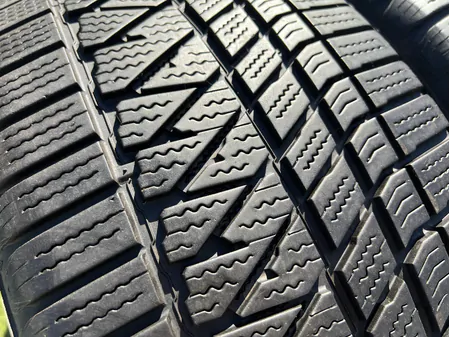 255/45 R20 Kumho WinterCraft W71 téli gumi 5mm 2