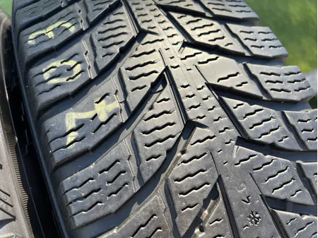 205/75 R16C Nokian Tyres téli gumi 6mm 3