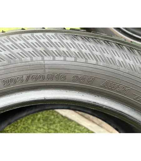 205/60 R16 Yokohama Bluearth 4S négyévszakos gumi 7mm 6