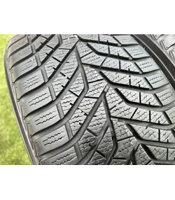 225/55 R17 Yokohama BlueEart Winter V905 téli gumi 6,5mm 2