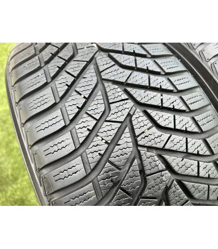 225/55 R17 Yokohama BlueEart Winter V905 téli gumi 6,5mm 2