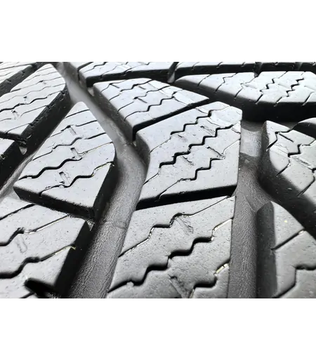 225/55 R17 Yokohama BlueEart Winter V905 téli gumi 6,5mm 4
