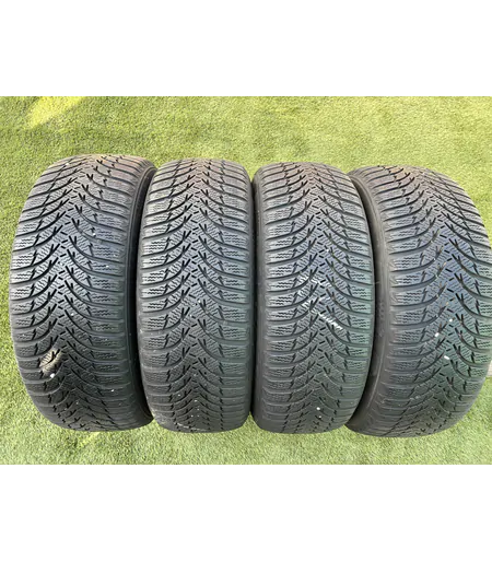 215/60 R16 Kumho WinterCraft WP51 téli gumi 5,5-6mm