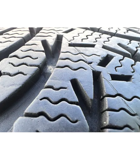 215/60 R16 Kumho WinterCraft WP51 téli gumi 5,5-6mm 4
