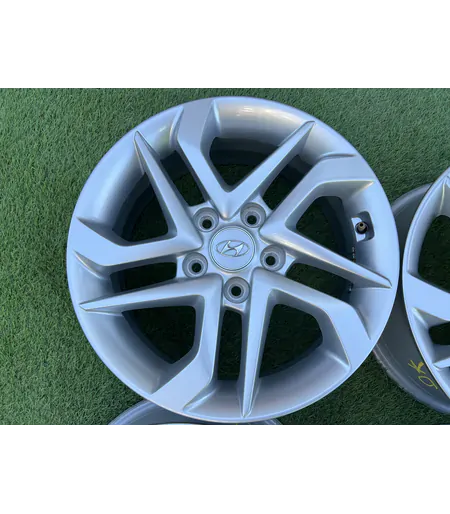5x114.3 16" Hyundai gyári alufelni + TPMS szenzor 6,5Jx16h2 ET45 5