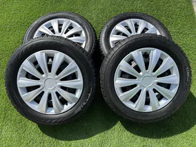 4x100 15" Toyota gyári lemezfelni 185/60 R15 téli gumikkal alapértelmezett kép