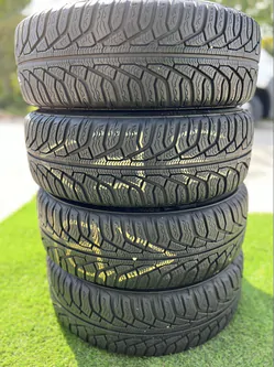 4x100 15" Toyota gyári lemezfelni 185/60 R15 téli gumikkal 3