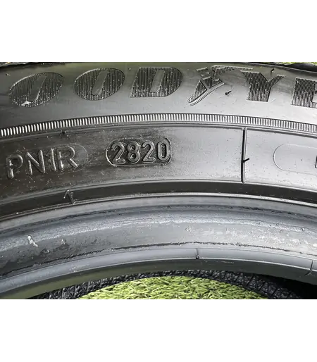 215/55 R17 Goodyear Utra Grip Performance téli gumi 5-6mm 6