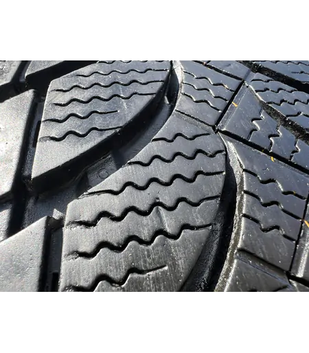215/60 R16 Nexen Winguard téli gumi 6mm 4