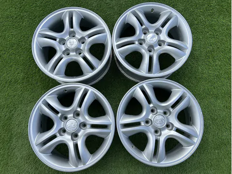 5x114.3 16" Kia gyári alufelni 6,5Jx16h2 ET41