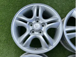 5x114.3 16" Kia gyári alufelni 6,5Jx16h2 ET41 5