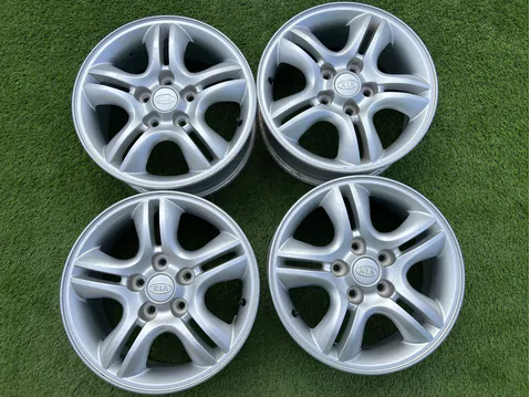 5x114.3 16" Kia gyári alufelni 6,5Jx16h2 ET41