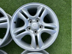 5x114.3 16" Kia gyári alufelni 6,5Jx16h2 ET41 4