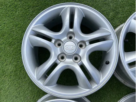 5x114.3 16" Kia gyári alufelni 6,5Jx16h2 ET41 5