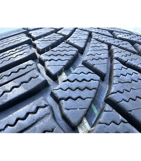 235/50 R20 Bridgestone Blizzak LM005 téli gumi 6mm 4