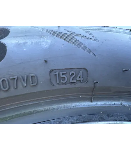 235/50 R20 Bridgestone Blizzak LM005 téli gumi 6mm 5