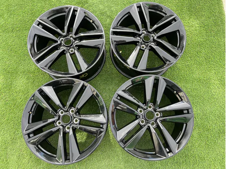 5x114.3 19" Ford Mustang gyári alufelni 9Jx19h2 ET45 1