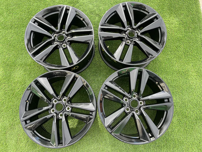 5x114.3 19" Ford Mustang gyári alufelni 9Jx19h2 ET45 alapértelmezett kép