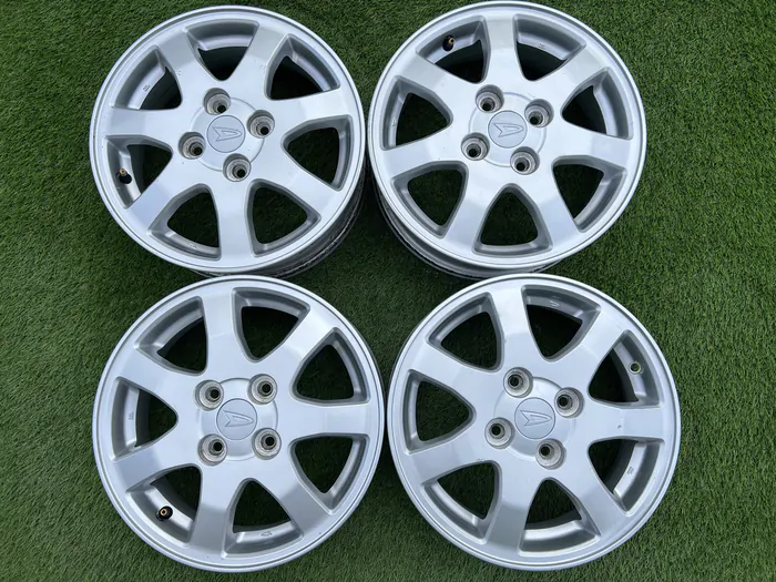 4x100 14" Daihatsu gyári alufelni 4,5Jx14h2 ET45 alapértelmezett kép